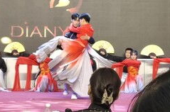 学生小姐姐穿古装跳舞,学生小姐姐古装舞姿惊艳呈现