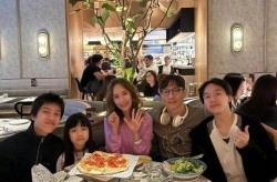 父亲帮女儿投下水道V着名女星婚礼婚纱成为话题“全韩国仅有两件”（成天5个瓜口碑翻车、剽窃赔礼、感景遇态被爆文娱圈风云太多）及麻ww豆传媒剧国产剧情 - 麻ww豆传媒剧国产剧情官方老版本下载V