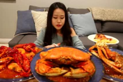 日本小姐姐吃海鲜全集,一场味蕾与视觉的双重盛宴