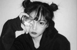 头像女生霸气冷酷伤感,女生头像的独特魅力解析