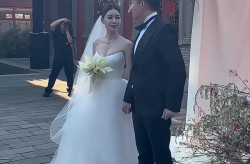 娱乐吃瓜翁汪小菲二婚兴致不高？听誓言走神仰望天空跟马筱梅笑容形成对比